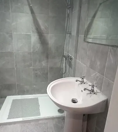 Affittacamere Spacious 2 Bedrooms, Free Parking, Free Wifi - Serene Homes Sheffield