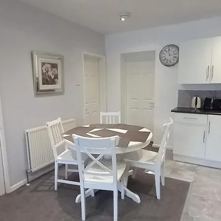 Affittacamere Spacious 2 Bedrooms, Free Parking, Free Wifi - Serene Homes *
