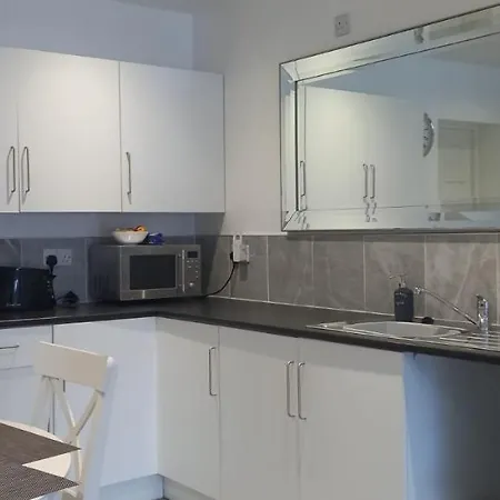 Affittacamere Spacious 2 Bedrooms, Free Parking, Free Wifi - Serene Homes *