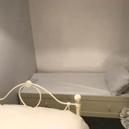 Spacious 2 Bedrooms, Free Parking, Free Wifi - Serene Homes Sheffield